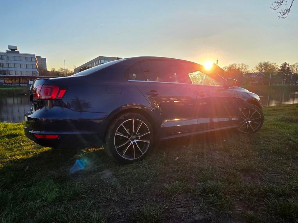 Volkswagen Jetta 1.4 TSI Hybrid 170pk 7-DSG 2013 Blauw, Parkeersensor, Stof, Euro 6, 4 cilinders