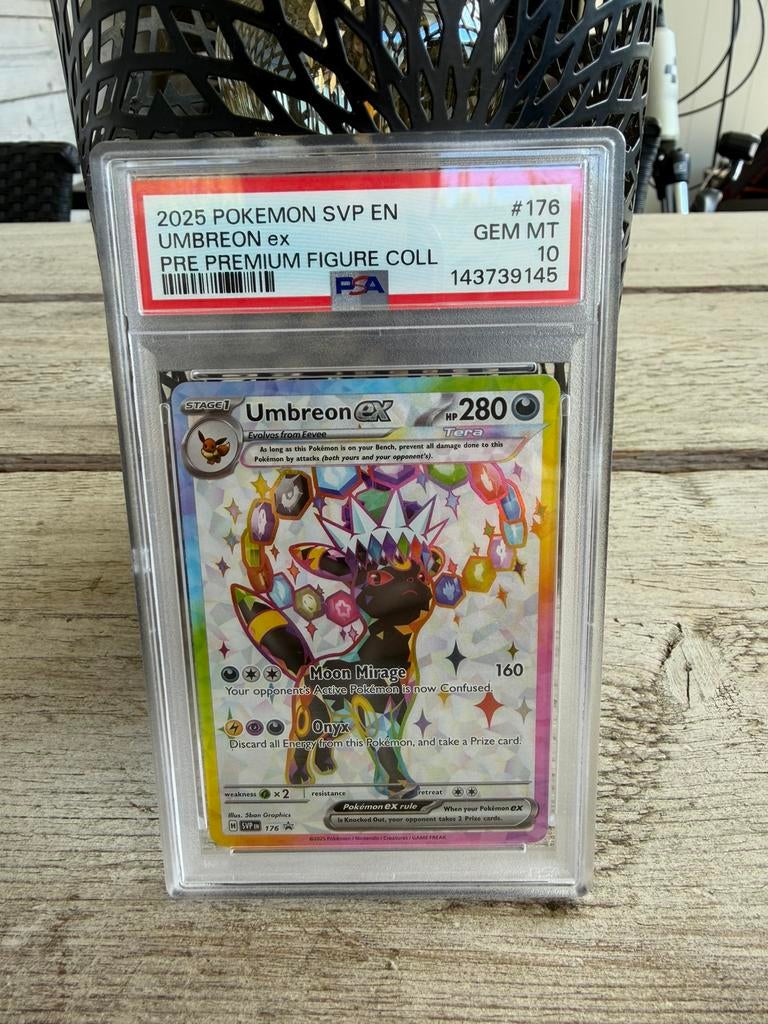 Umbreon #176 Prismatic Figure Collection PSA 10, Ophalen of Verzenden, Zo goed als nieuw