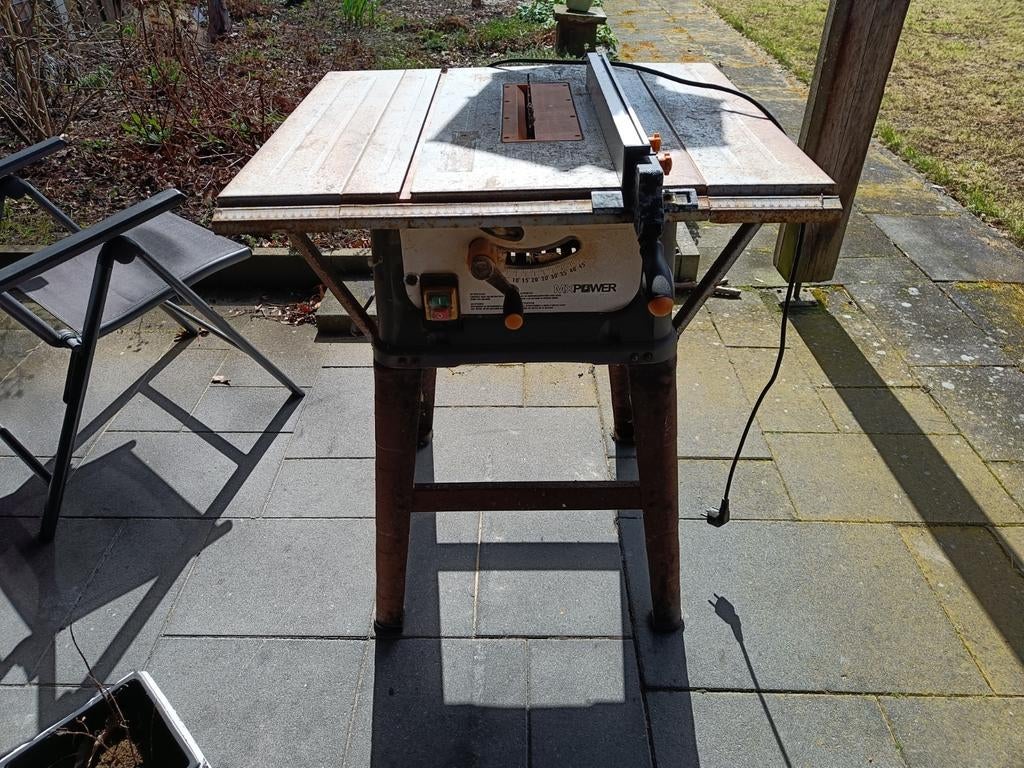 Robuuste tafelzaag - Ideaal voor diverse zaagklussen, Doe-het-zelf en Verbouw, Ophalen, Gebruikt, Cirkelzaag, 600 tot 1200 watt