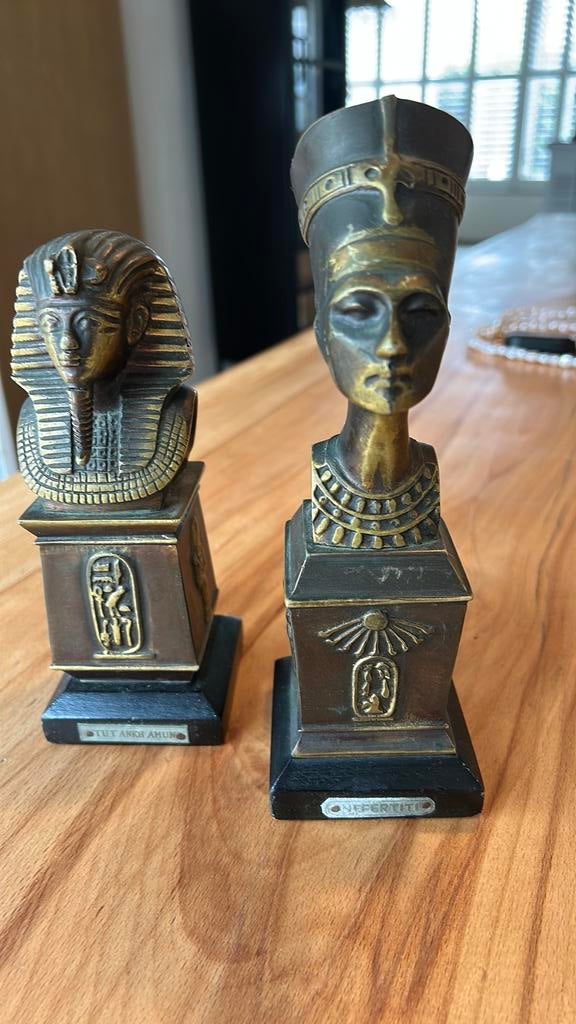 Bronzen beeldjes Toetanchamon en Nefertiti, Ophalen, Zo goed als nieuw