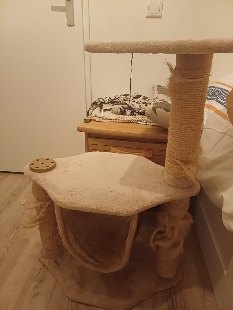 Gratis katten krabpaal +/- 1.20 hoog., Ophalen, Gebruikt, Krabpaal