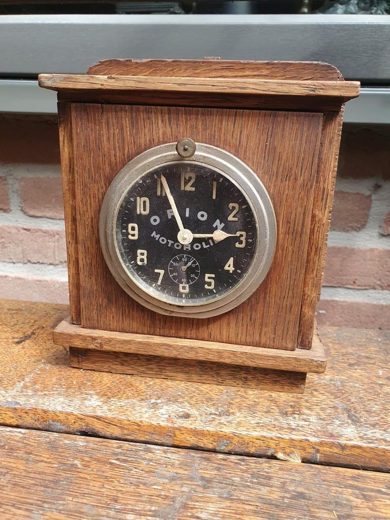 Antieke Orion Motoroli klok in houten behuizing, Antiek en Kunst, Antiek | Klokken, Ophalen of Verzenden