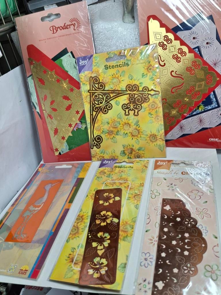 Embossing en borduurgaren voor kaarten maken, Ophalen of Verzenden, Overige thema's, Pons of Mal