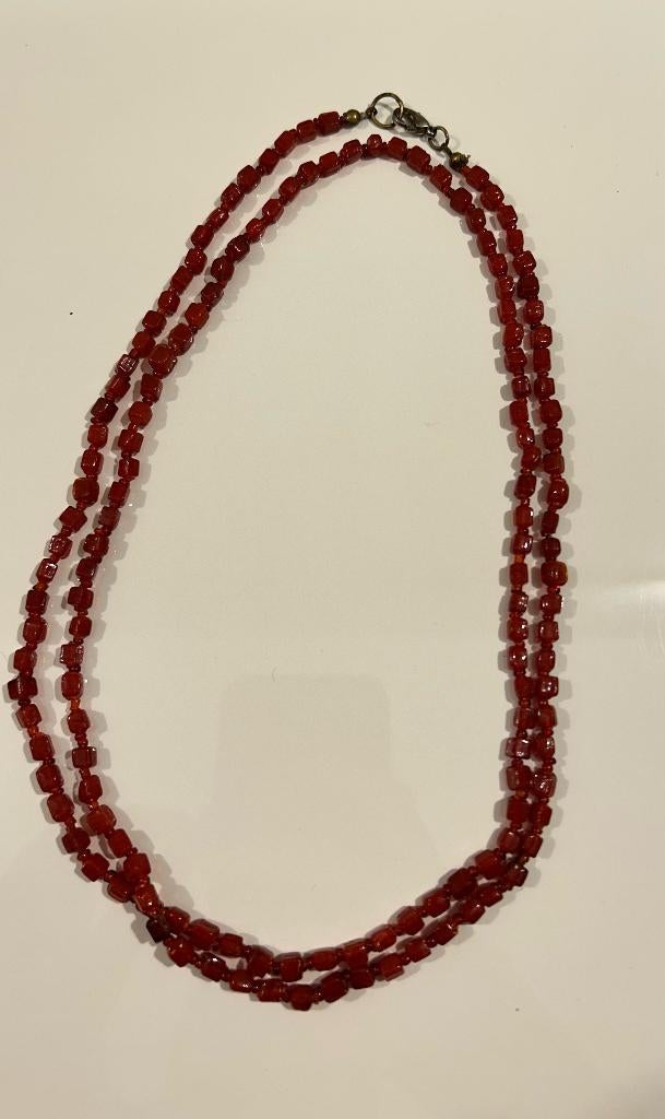 Rode kralenketting (1), Sieraden, Tassen en Uiterlijk, Kettingen, Ophalen of Verzenden, Nieuw, Rood, Kunststof