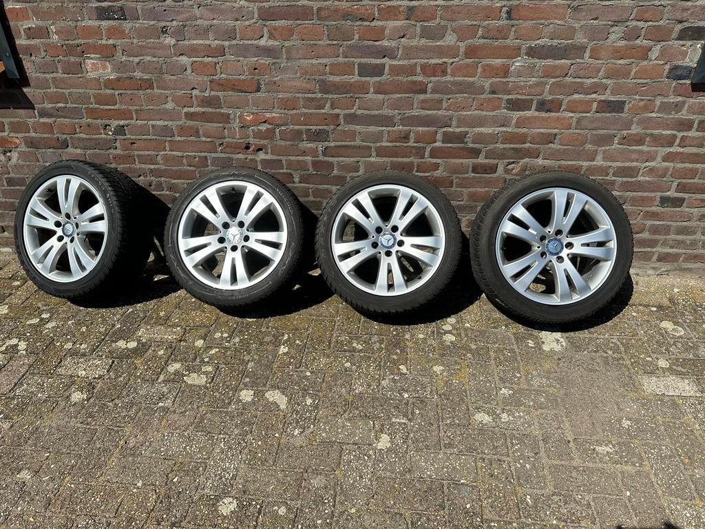 Mercedes 17 inch originele velgen met winterbanden, Auto-onderdelen, Banden en Velgen, Ophalen, Gebruikt, Banden en Velgen, 17 inch