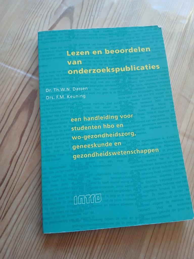 Lezen en beoordelen van onderzoekspublicaties HBO/WO, Boeken, Studieboeken en Cursussen, Gelezen, Dr. Th.W.N. Dassen, Drs. F.M. Keuning