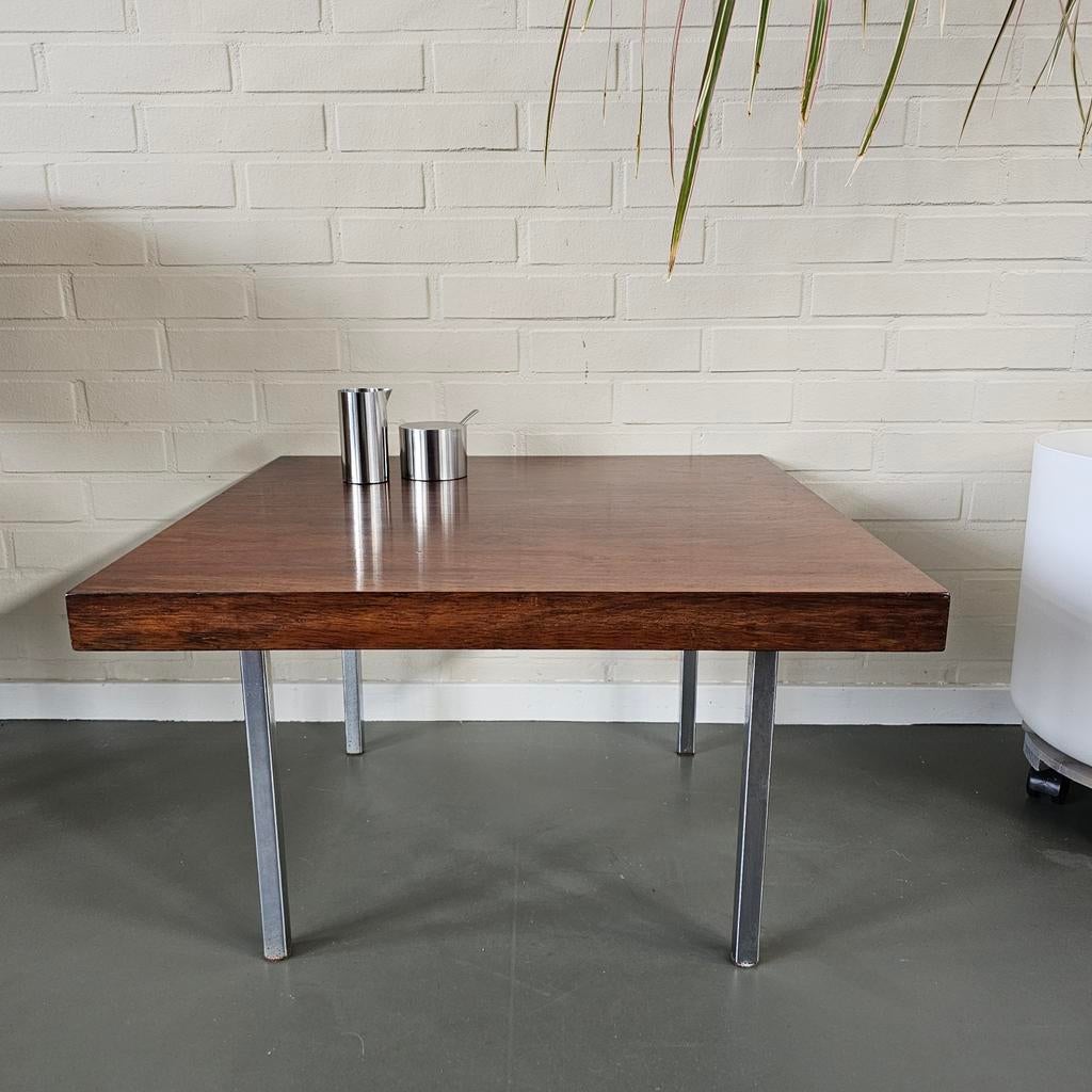 Artifort Salontafel / Bijzettafel model 1844 Kho Liang Ie, Minder dan 45 cm, Gebruikt, Vierkant, Artifort