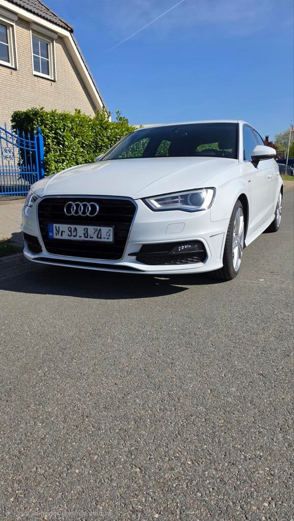 Audi A3 sportback, Zwart, 4 cilinders, Wit, Handgeschakeld