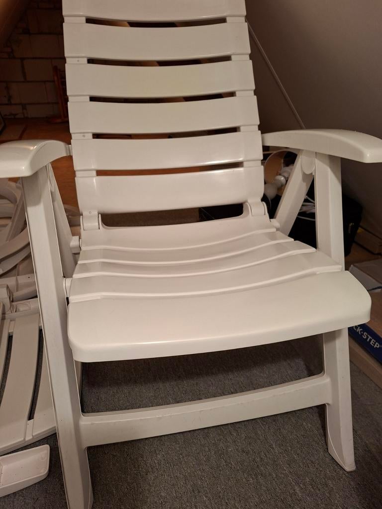 4 tuinstoelen, ronde tuintafel, kunststof tuinset, Ophalen, Gebruikt, Kunststof