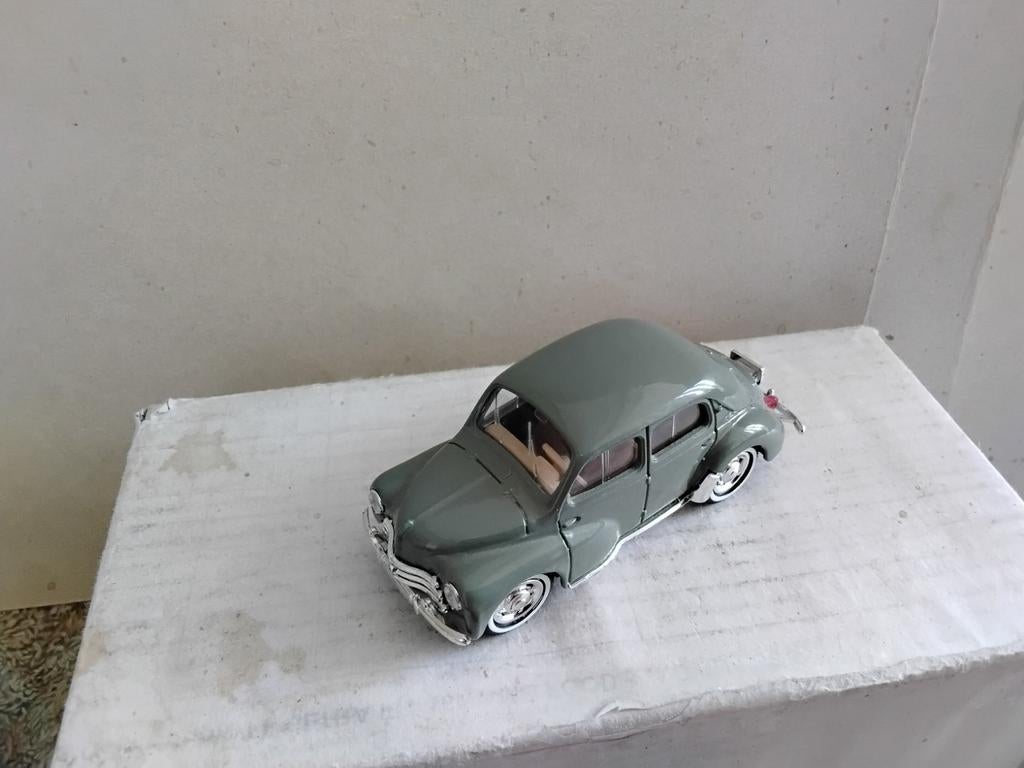 SOLIDO    RENAULT  4 CV  KLEUR  GROEN, Hobby en Vrije tijd, Modelauto's | 1:43, Ophalen of Verzenden, Auto, Solido