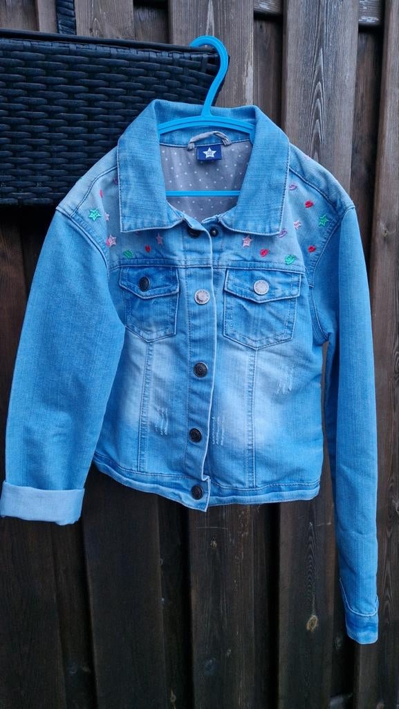 Stoere spijkerjas met borduursels maat 140/146, Kinderen en Baby's, Kinderkleding | Maat 140, Ophalen, Meisje, Nieuw, Onbekend