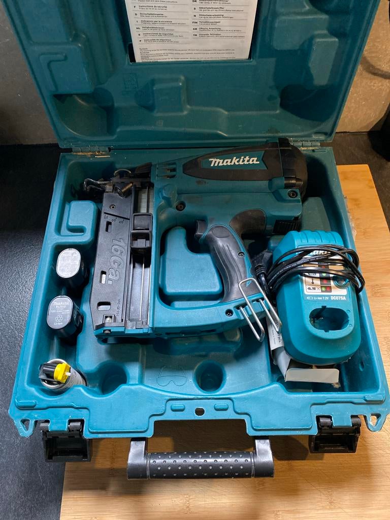 Makita tacker, Ophalen, Gebruikt