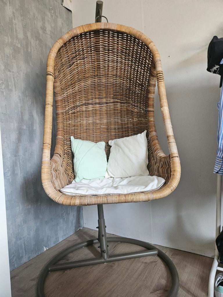 Rotan hangstoel, Huis en Inrichting, Stoelen, Ophalen, Gebruikt, Metaal, Eén