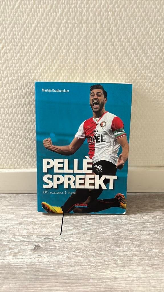 Pellè Spreekt – 1000 Questions & More, Ophalen of Verzenden, Zo goed als nieuw, Balsport