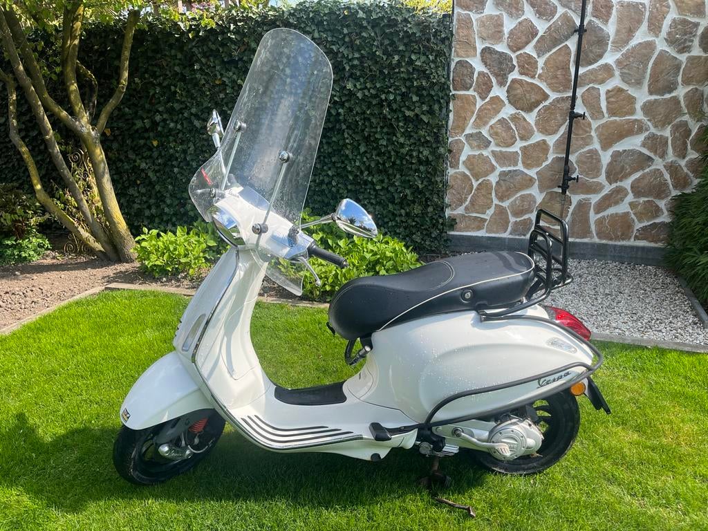 Vespa Sprint 45 km/u - Wit - Goed onderhouden, Fietsen en Brommers, Ophalen, Gebruikt, Overige modellen, Maximaal 45 km/u