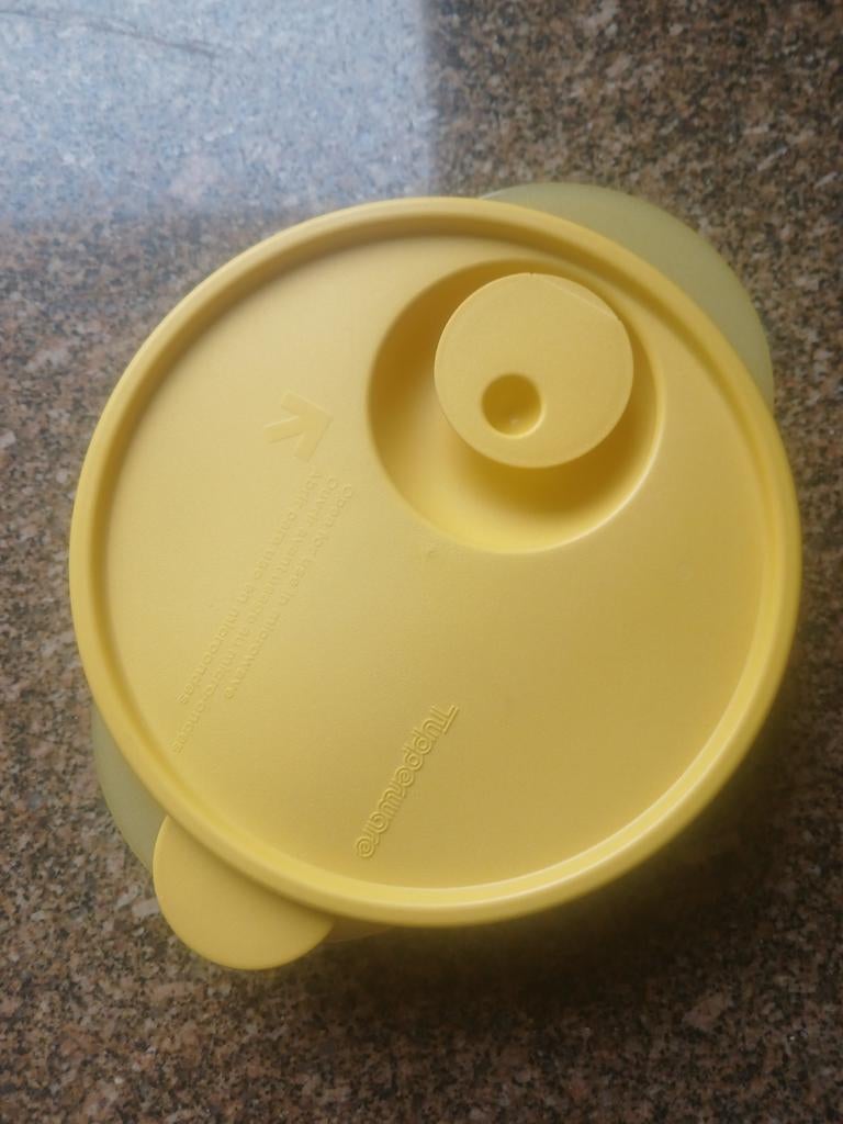 Tupperware magnetron bakje geel, Ophalen of Verzenden, Gebruikt, Geel, Bak of Kom