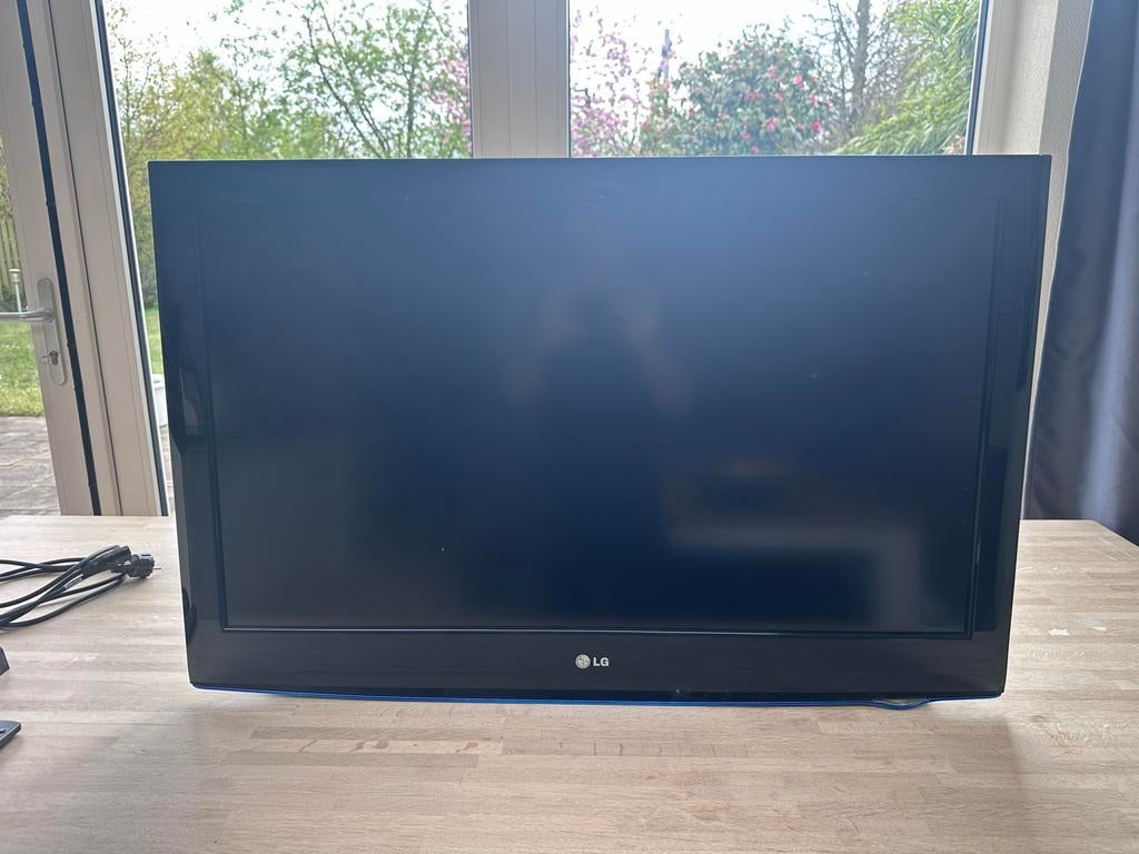 LG TV 37 inch inclusief muurbeugel, Audio, Tv en Foto, Televisies, Ophalen, Gebruikt, 50 Hz, 80 tot 100 cm