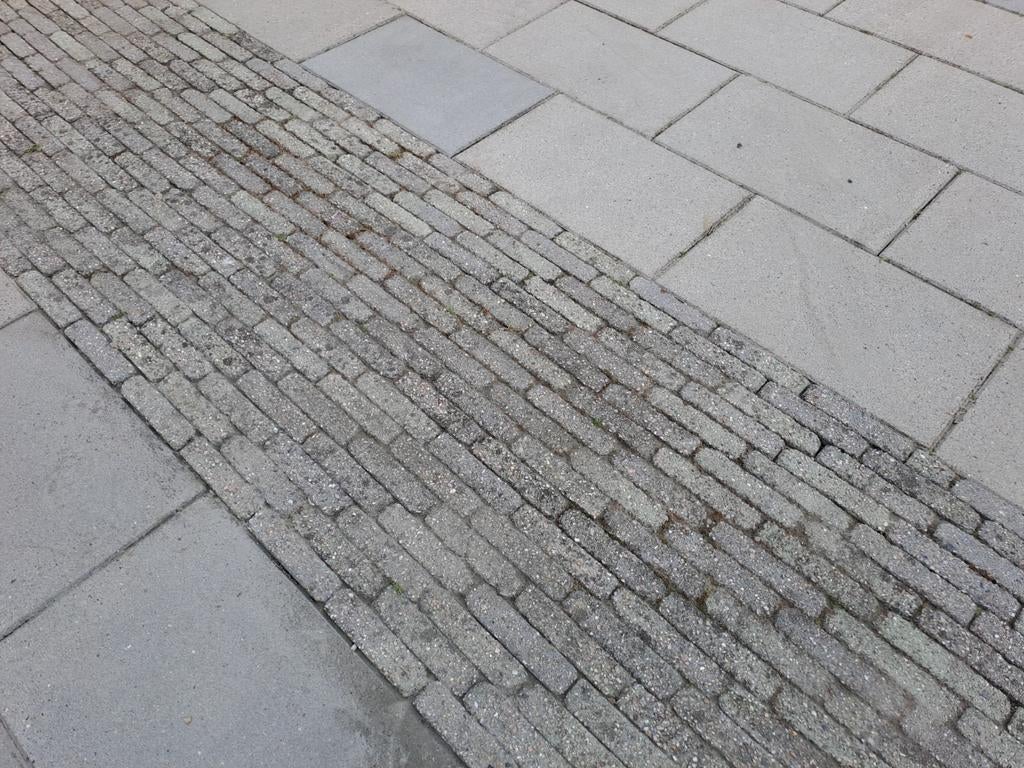 Waaltjes beton groen-grijs, ca. 25m², Gebruikt, Klinkers, Ophalen of Verzenden, 10 m² of meer