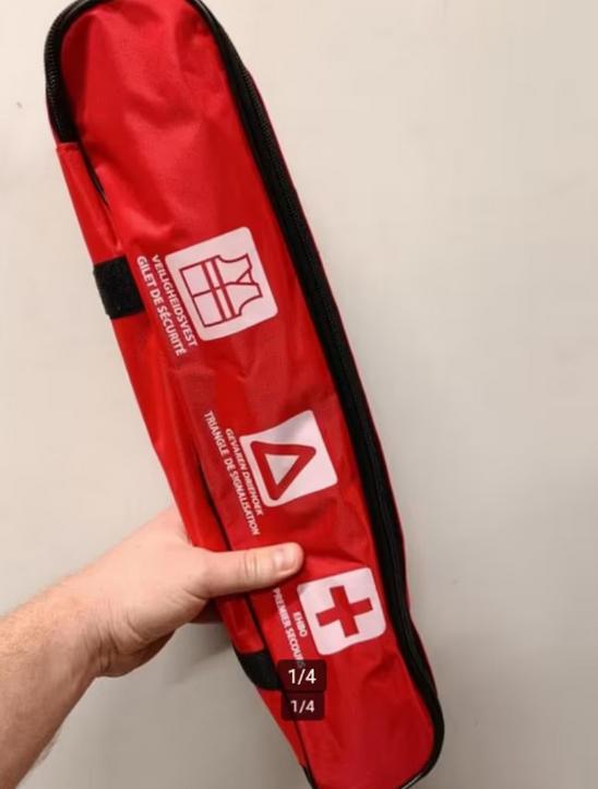 Veilig onderweg set met gevaren driehoek. Hesje en ehbo set, Gebruikt, Ophalen of Verzenden