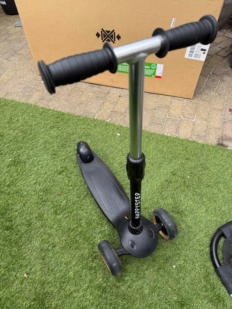 HappyStep driewieler step met licht in de wielen, Ophalen, Zo goed als nieuw, Gewone step