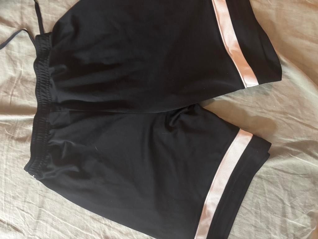 Nike korte broek - Unisex - Maat S - Zo goed als nieuw, Kleding | Dames, Rokken, Ophalen, Zwart, Zo goed als nieuw, Maat 36 (S)