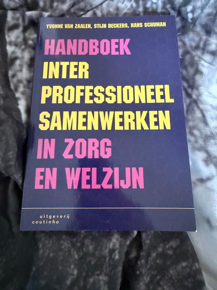 Handboek Interprofessioneel Samenwerken in Zorg en Welzijn, Boeken, Studieboeken en Cursussen, Zo goed als nieuw, HBO, Ophalen
