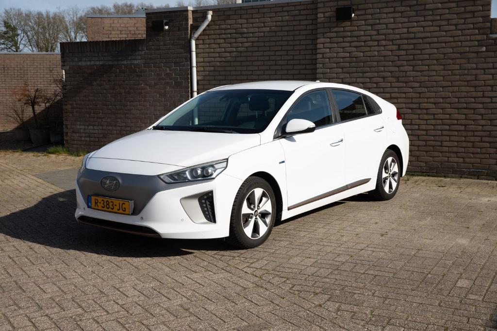 Hyundai IONIQ EV 2017 Wit, Auto's, Hyundai, Particulier, IONIQ, ABS, Achteruitrijcamera, Adaptive Cruise Control, Airbags, Airconditioning