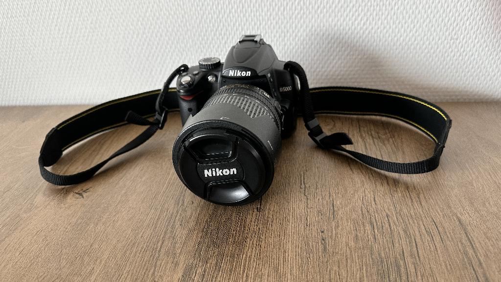 Nikon D5000 with NIKKOR 18-105mm, Audio, Tv en Foto, Fotocamera's Digitaal, Spiegelreflex, Ophalen of Verzenden, Zo goed als nieuw