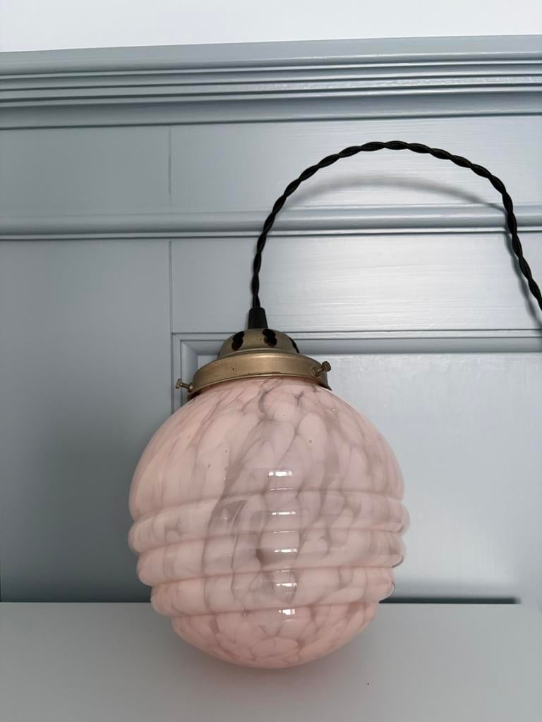 Antieke hanglamp, art deco clychy lamp, vintage roze hallamp, Antiek en Kunst, Ophalen of Verzenden