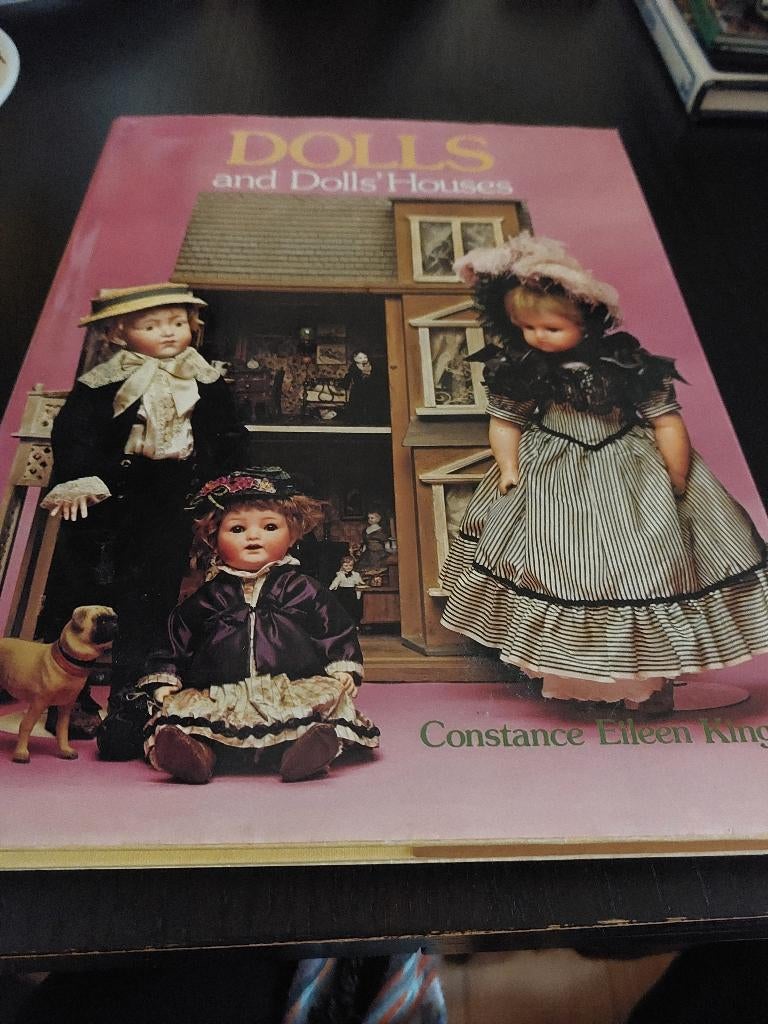 dolls and dolls house engels talig, Ophalen of Verzenden, Zo goed als nieuw, Poppenhuis