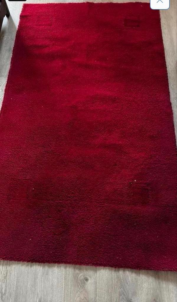 Diep rood kleed tapijt 135 x 235, Huis en Inrichting, Ophalen, Gebruikt, 100 tot 150 cm, 200 cm of meer