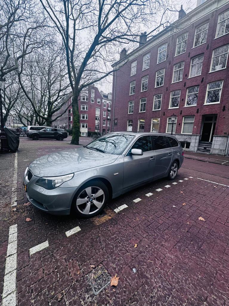 BMW 525XI touring uit 2005 metallic-grijs, Automaat, Leder, Stationwagon, Particulier