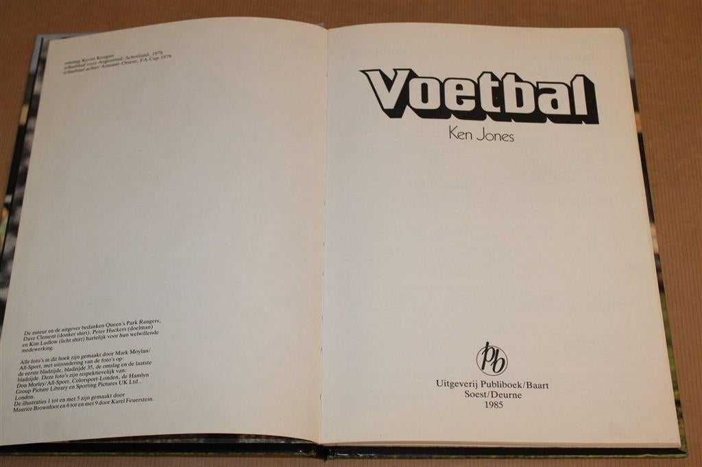 Voetbal [1985] — Technieken, Tactiek & Meer!, Boeken, Ophalen of Verzenden, Gelezen, Watersport en Hengelsport