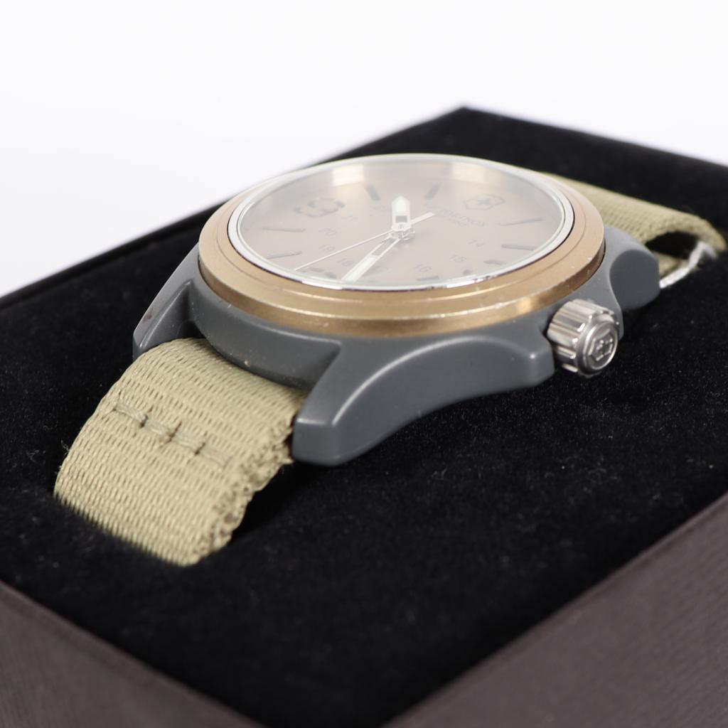 Victorinox 241516 Horloge -  Incl. Garantie  A, Flex Ltd., Zo goed als nieuw, https://flex.com/contact-us, Nobelstraat 10, 5807 GA Oostrum LB, Limburg, Nederland