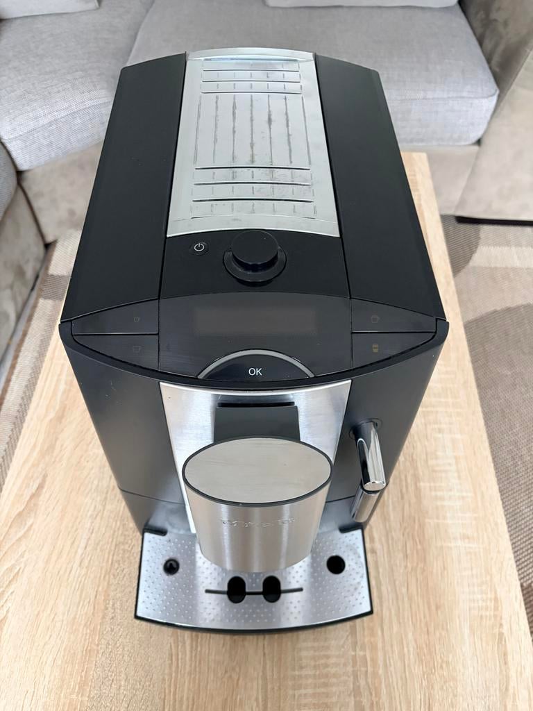 Miele CM 5200 espresso-/koffiemachine, Witgoed en Apparatuur, Koffiezetapparaten, Gebruikt, Koffiebonen, Combi, 10 kopjes of meer