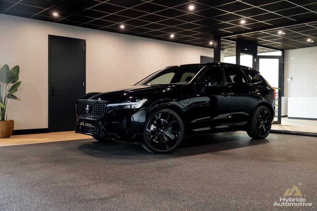Volvo XC60 T6 Plus Black Edition Recharge AWD | Luchtvering, Auto's, Volvo, 12 maanden, Gebruikt, 4 cilinders, Zwart