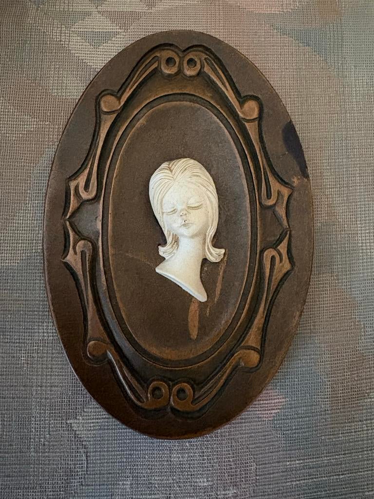 Decoratief kitch ovaal met gezichtje, Antiek en Kunst, Ophalen