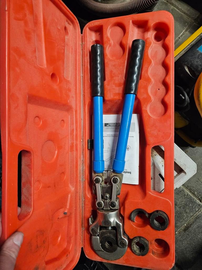 Uponor tang voor koppelingen. Werkt prima, Doe-het-zelf en Verbouw, Gereedschap | Handgereedschap, Ophalen, Zo goed als nieuw