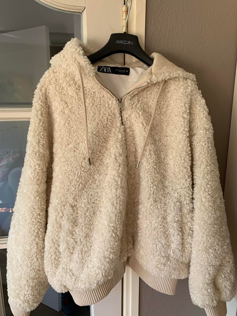 Zara teddy jasje creme kleur met capuchon. M., Ophalen of Verzenden, Zo goed als nieuw, Maat 38/40 (M), Beige
