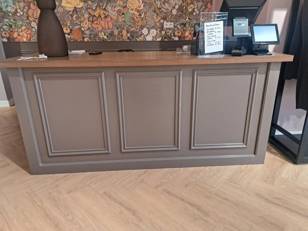 Handige en stijlvolle balie voor uw zaak, Receptie of Entree, Ophalen of Verzenden, Gebruikt, Bureau