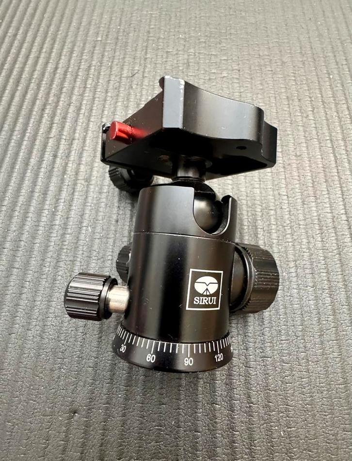 Sirui balhoofd met mounting plate, Audio, Tv en Foto, Fotografie | Statieven en Balhoofden, Zo goed als nieuw, Balhoofd, Minder dan 150 cm