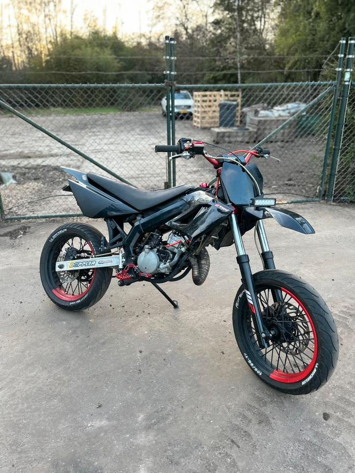 Derbi senda schakelbrommer 88cc, Fietsen en Brommers, Brommers | Derbi, Zo goed als nieuw, Ophalen