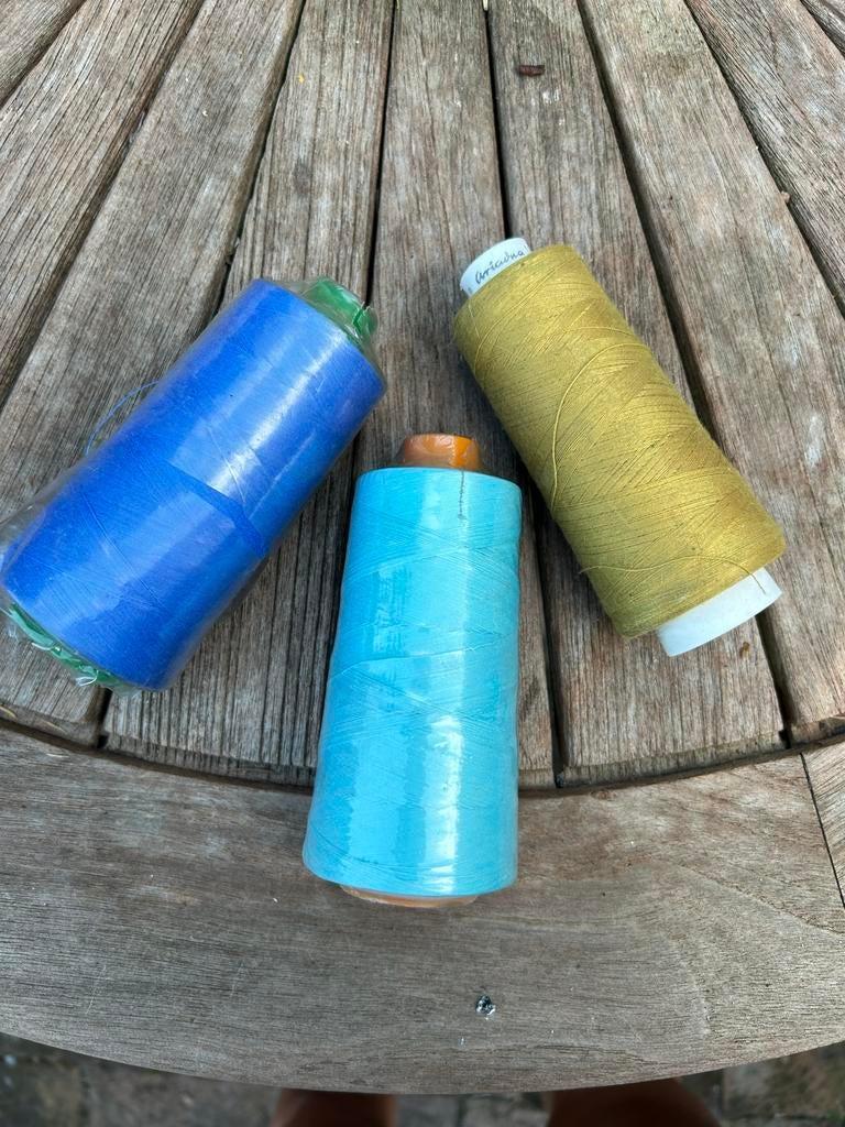 3 stuks garen voor naaimachine, Hobby en Vrije tijd, Naaien en Fournituren, Ophalen of Verzenden, Gebruikt, Garen of Naald(en)