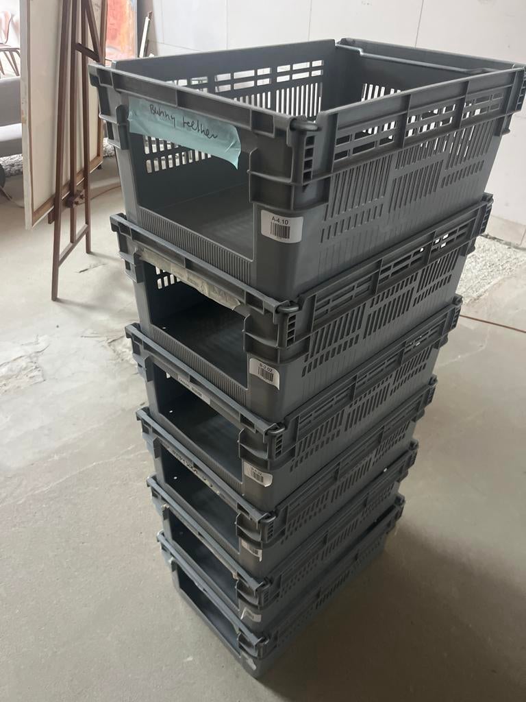 Stapelbare grijze kunststof bakken, Doe-het-zelf en Verbouw, Kratten en Dozen, Ophalen, Gebruikt, Bak of Kist, Minder dan 35 cm