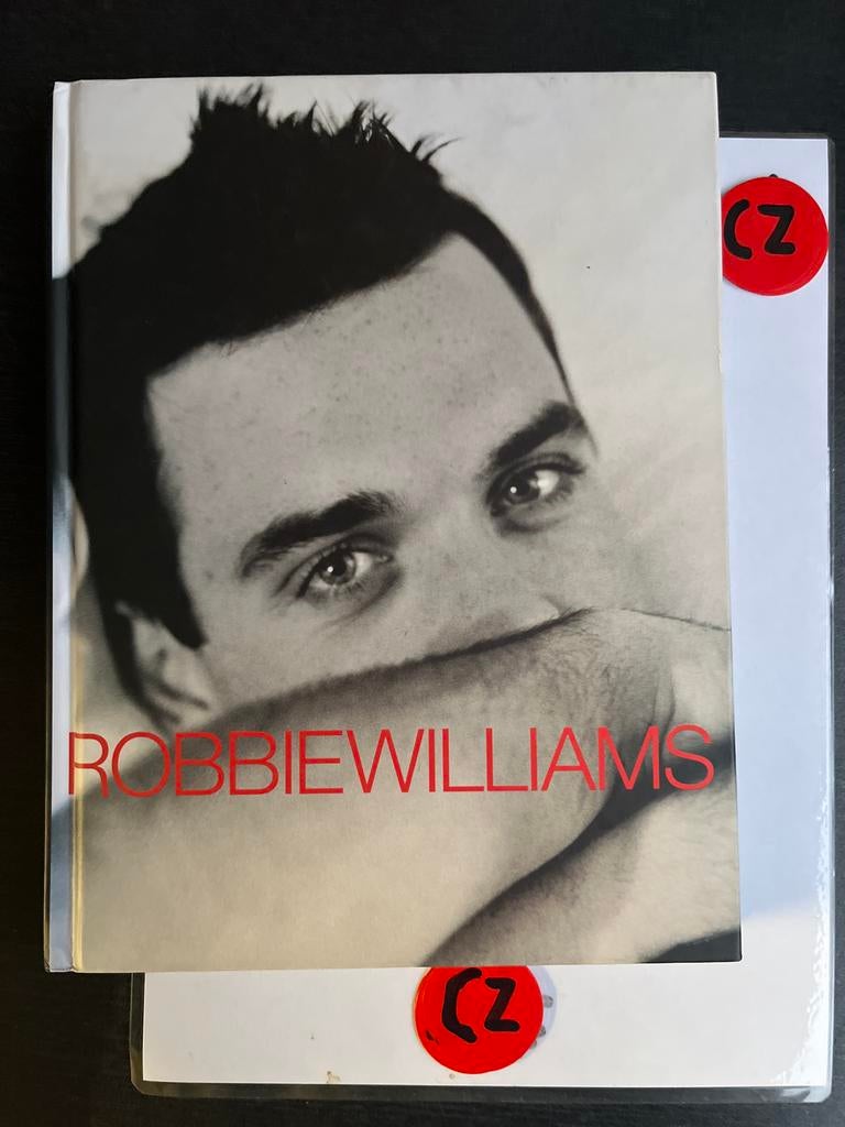 Robbie Williams Boek - Biografie, Ophalen of Verzenden, Zo goed als nieuw