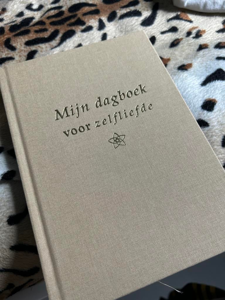 Invul dagboek voor zelfliefde - Fyllebooks, Boeken, Overige Boeken, Ophalen of Verzenden, Nieuw