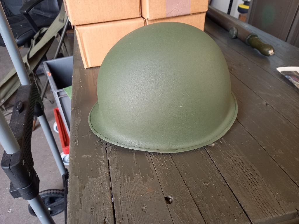 Metalen leger helm met binnenhelm "model WOII", Verzamelen, Ophalen of Verzenden, Landmacht, Nederland, Helm of Baret