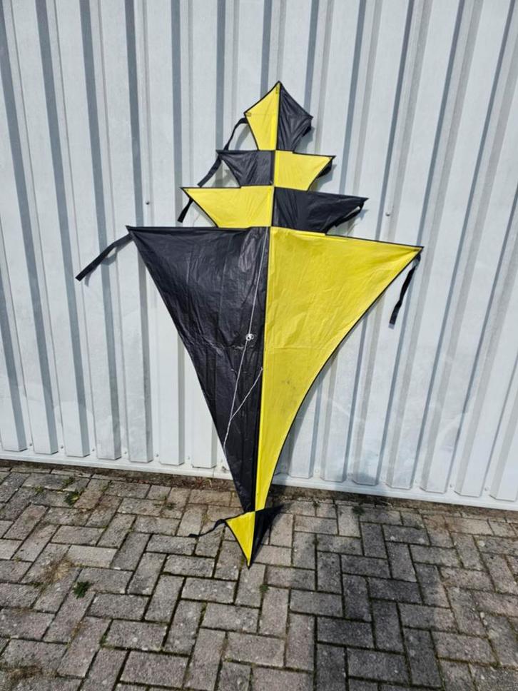 Ruitjes Vlieger 195x120 cm - Zwart/Geel, Sport en Fitness, Vliegeren, Gebruikt, Vlieger, Eenlijns, Ophalen of Verzenden
