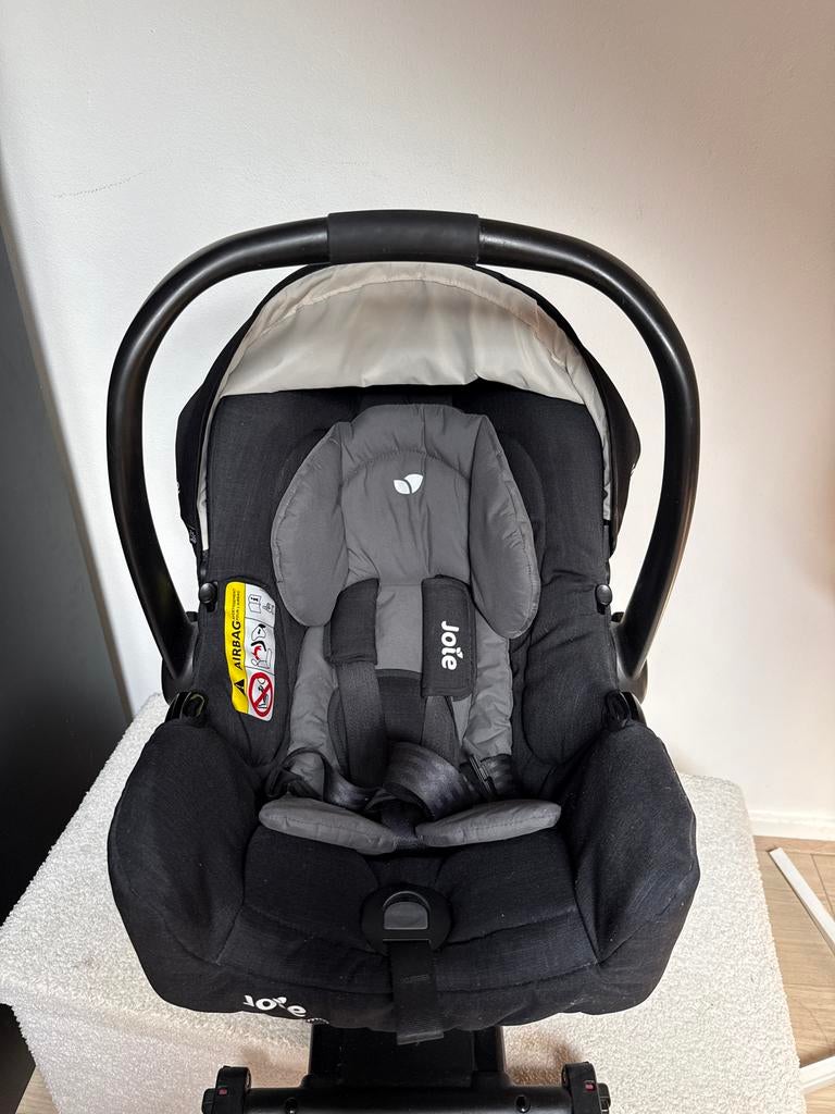 Joie autostoeltje inclusief isofix base, Kinderen en Baby's, Autostoeltjes, Overige merken, 0 t/m 13 kg, Gebruikt, Autogordel