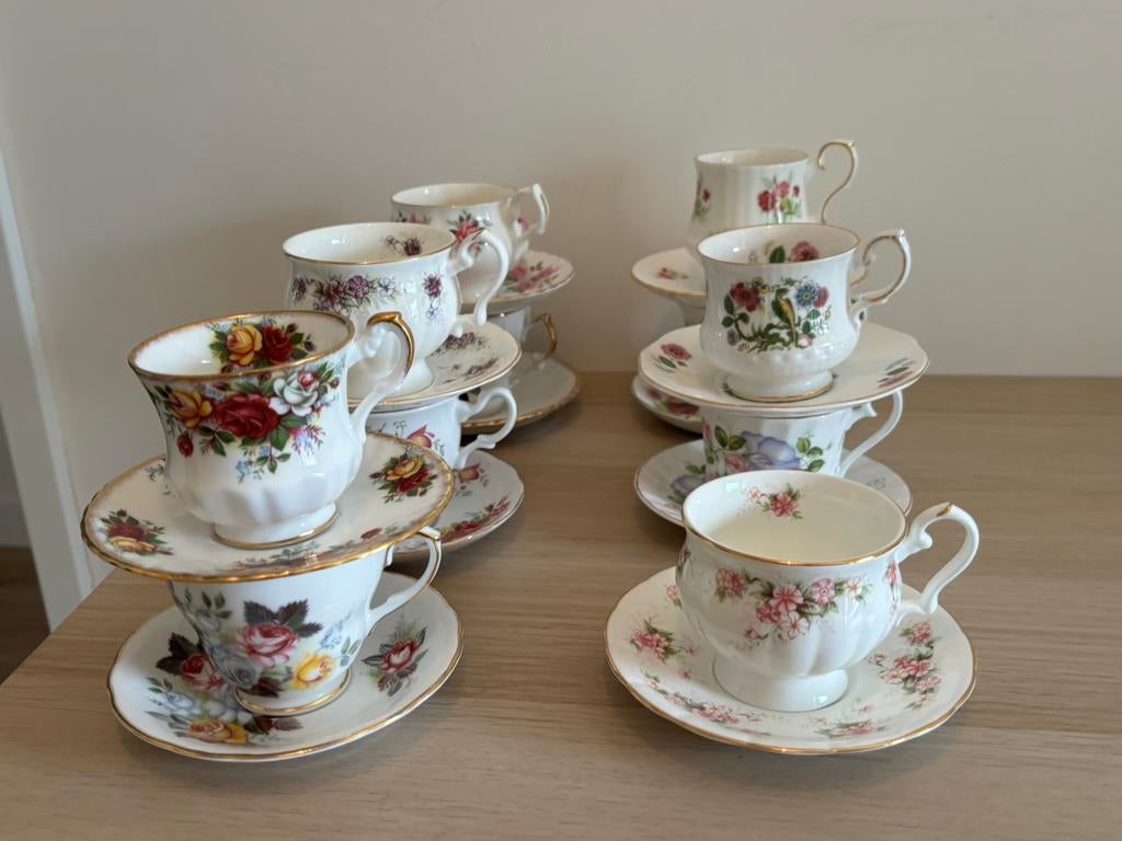 30 Engelse porseleinen kop en schotels, Ophalen, Zo goed als nieuw, Porselein, Kop en/of schotel